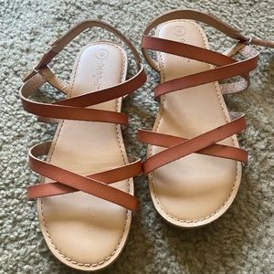 GIRLS STRAPPY SANDALS SIZE 4